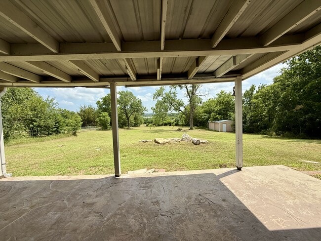 Photo - 915 W Kings Rd