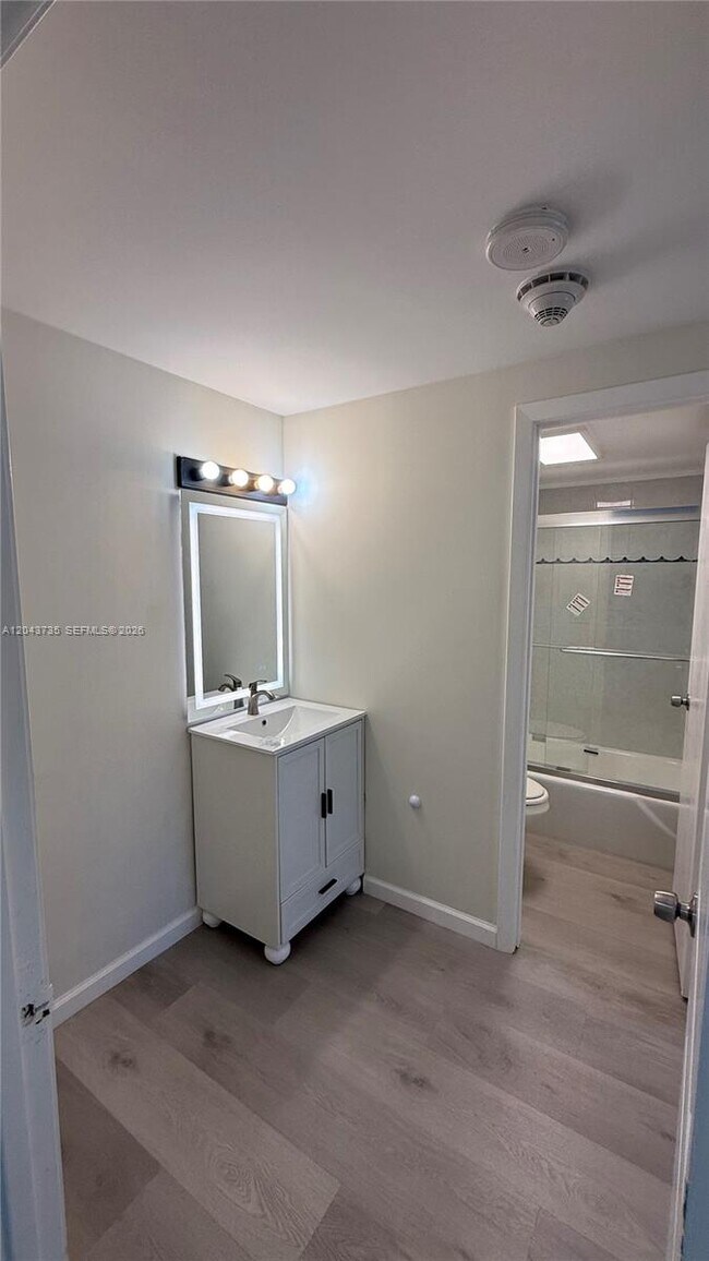 Photo - 300 Bayview Dr Unit 211