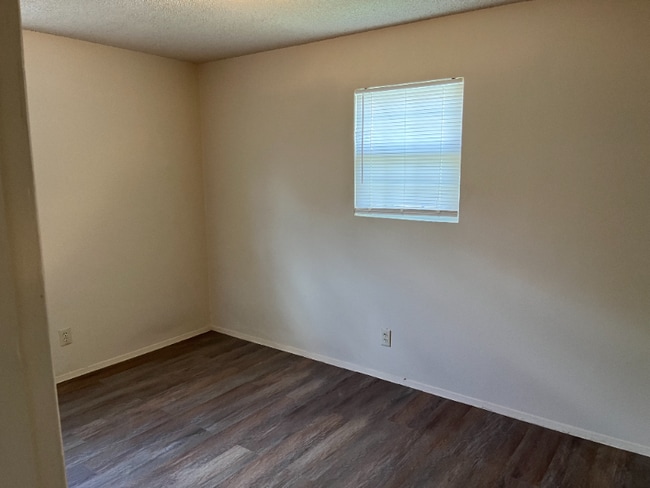 Photo - 712 Hopkins St