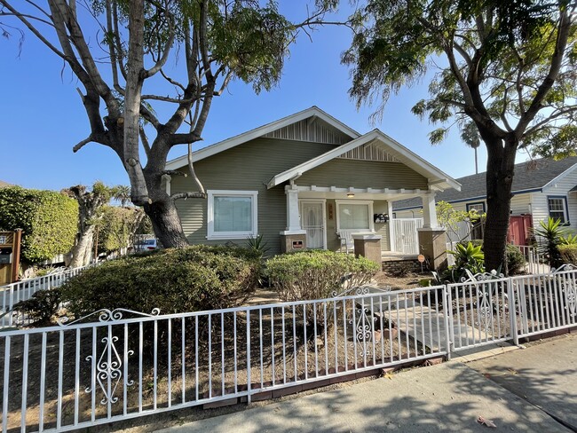 Street view of charming craftsman bungalow - 766 Temple Ave House