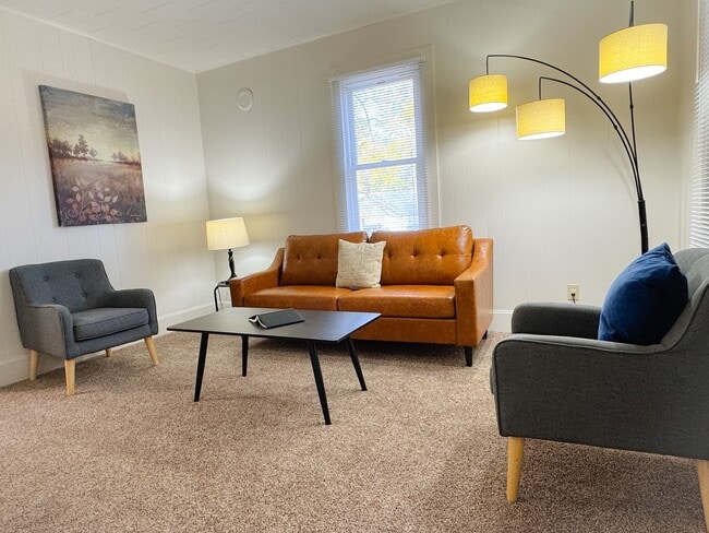 Building Photo - Princeton WI - 2/3 Bedroom, 1 bath house