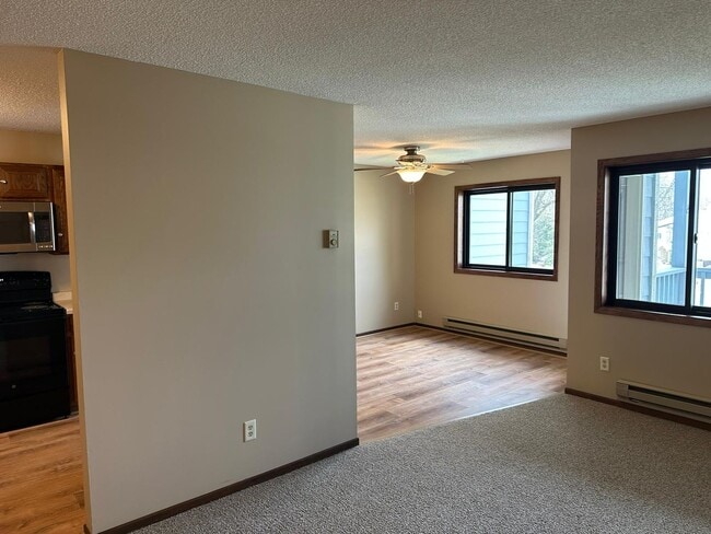 Photo - Awesome 2 BR/1 BA Condo in a Great St. Paul Neighborhood! Unidad 204