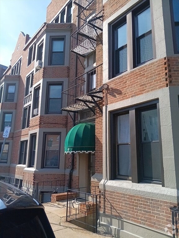 Building Photo - 4 Commonwealth Ct Unit 7 Rental