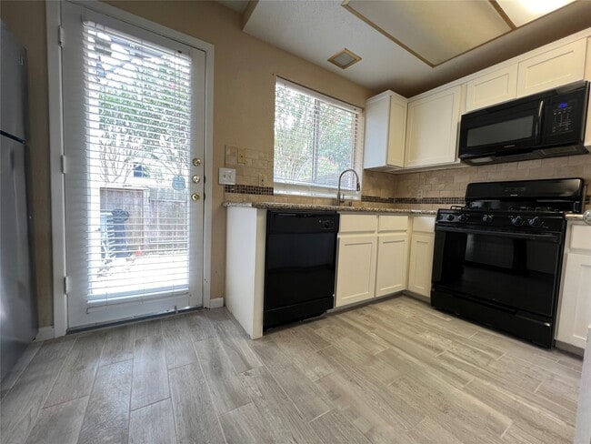 Photo - 2808 Grants Lake Blvd Unidad 304