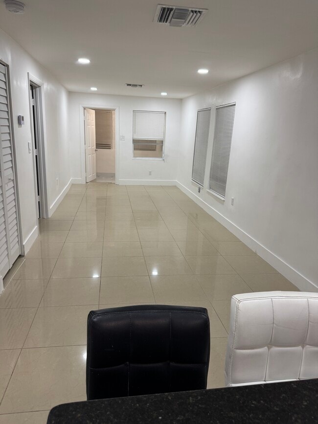 Sala de estar - 228 NW 13th Ct