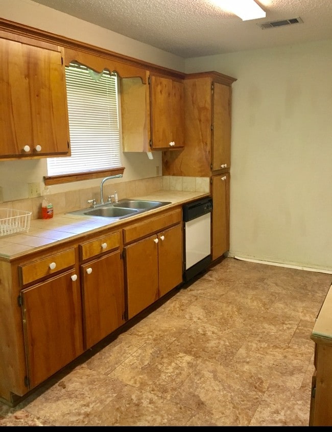 Photo - 928 Verone Terrace