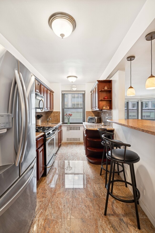 Photo - 135 E 54th St