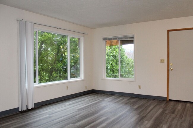 Building Photo - 930 SW Gibbs St Unit 2 Rental