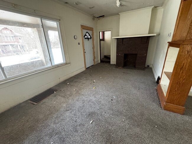 Photo - 5236 Lemay St