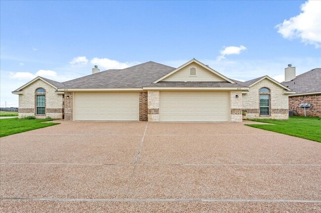Duplex on Hilltop Drive | Midway ISD - Duplex on Hilltop Drive | Midway ISD Casa