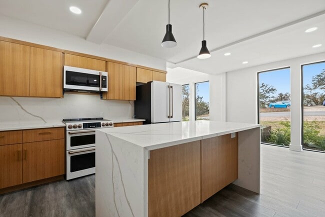 Photo - 8610 Grandview Dr