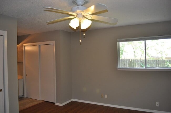 Photo - 1205 Stoneoak Ln