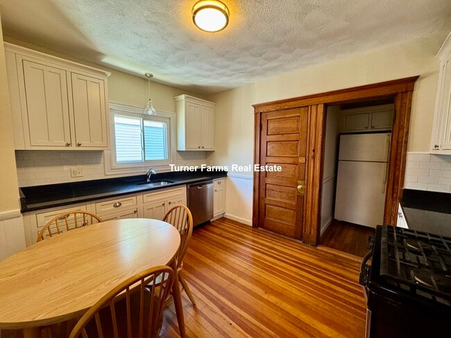 Building Photo - 258 Boston Ave Unit 3