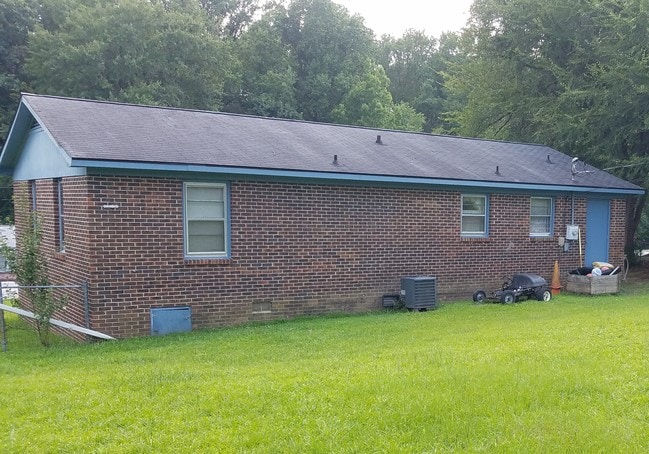 Photo - 215 Ashcroft Dr