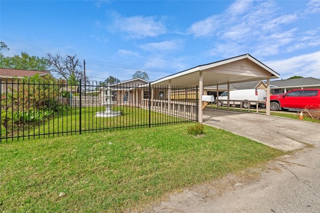 Photo - 10613 Chadwick St