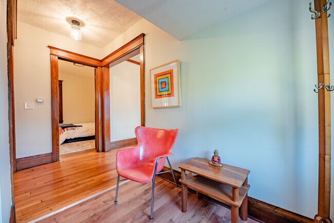 Photo - 290 Wellington Ave