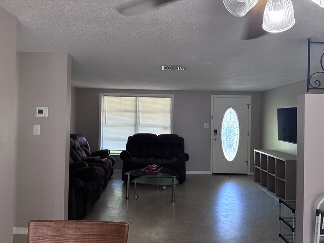 Photo - 8019 Portage Dr