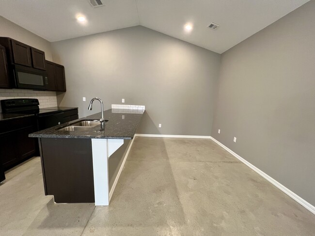 Photo - 4801 N Hillside Ct