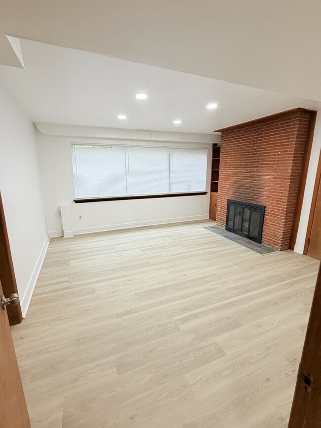 Photo - 1334 Lakeview Blvd E Unit 1334 Lakeview (Duplex)