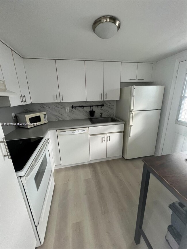 Building Photo - 1145 Normandy Dr Unit 405