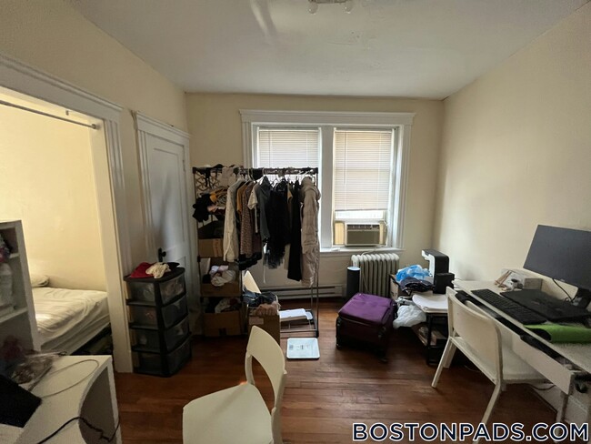 Building Photo - 55 Park Dr