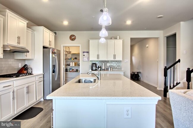 Photo - 689 N Chandler Dr