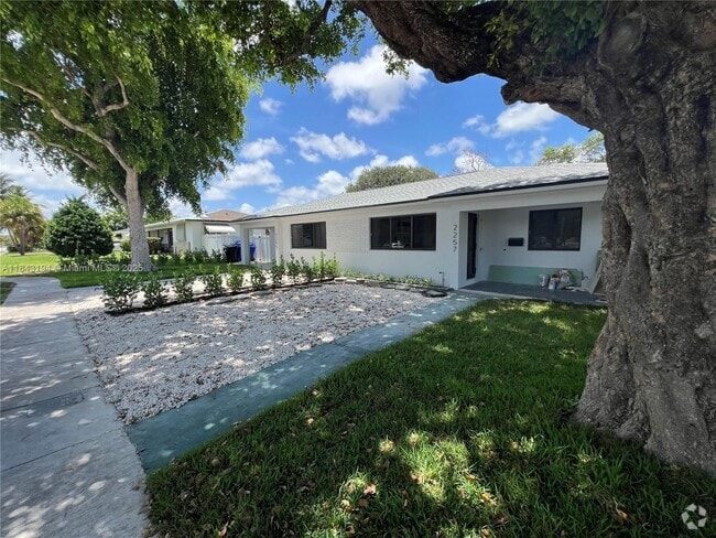 Building Photo - 2257 NE 173rd St Rental