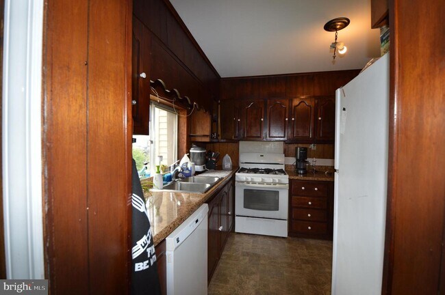 Photo - 308 W Ridge Rd