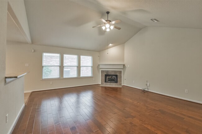 Photo - 42 Prairie Oak Dr House