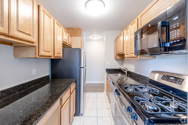 2 BR, 1 BA
