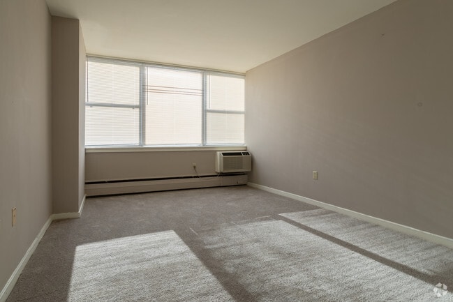 Bedroom - Towne House Apartments