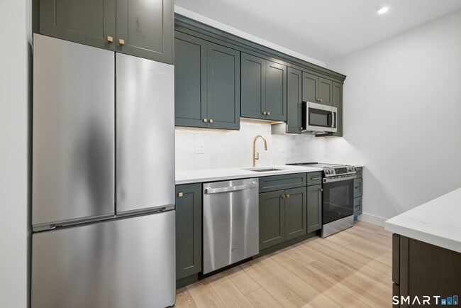 100 W Main St Unit B