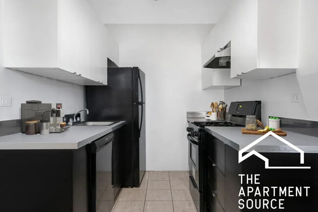 Photo - 2756 N Pine Grove Ave Unit 1008