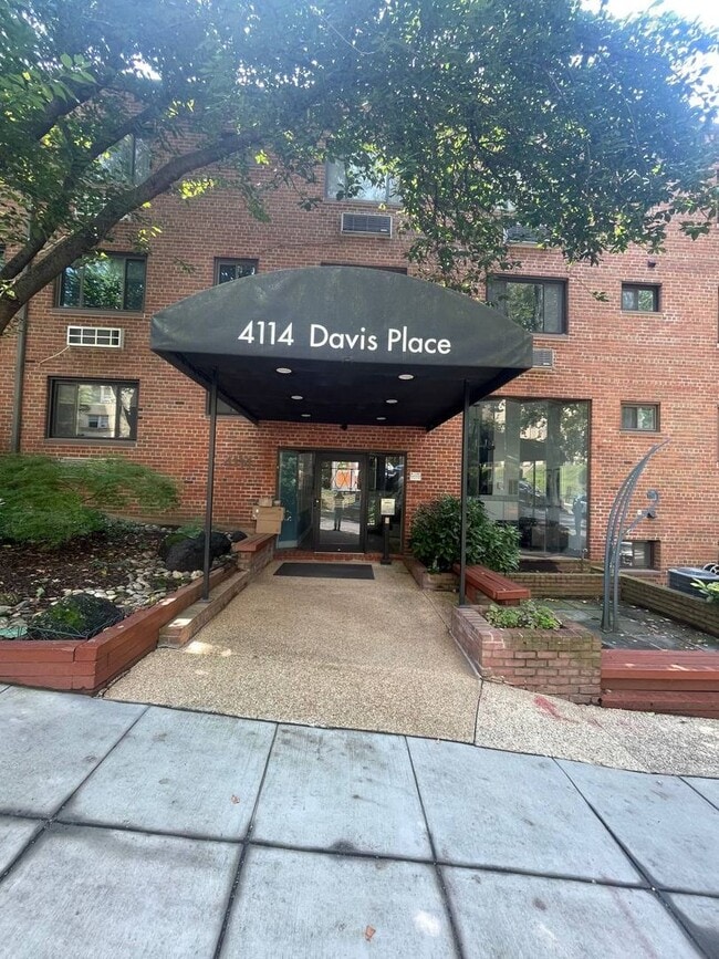 Photo - 4114 Davis Pl NW