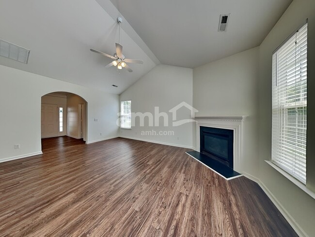 Photo - 9 Greenbranch Way