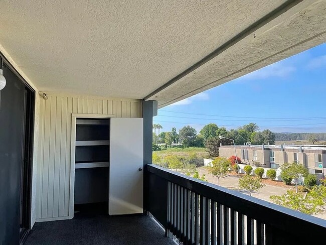 3098 Rue D’Orleans Unit 325