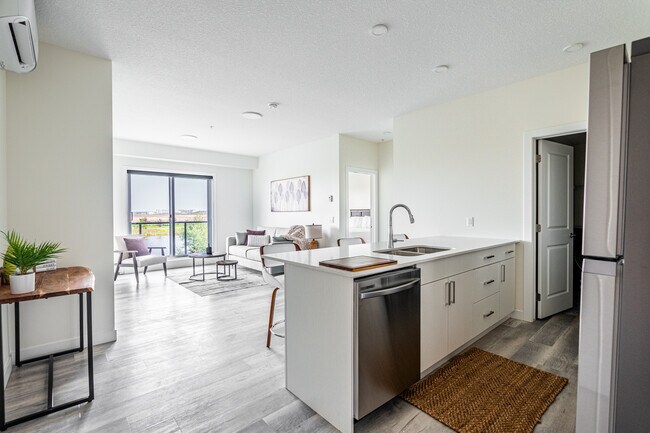 Photo - 14009 28 Av SW