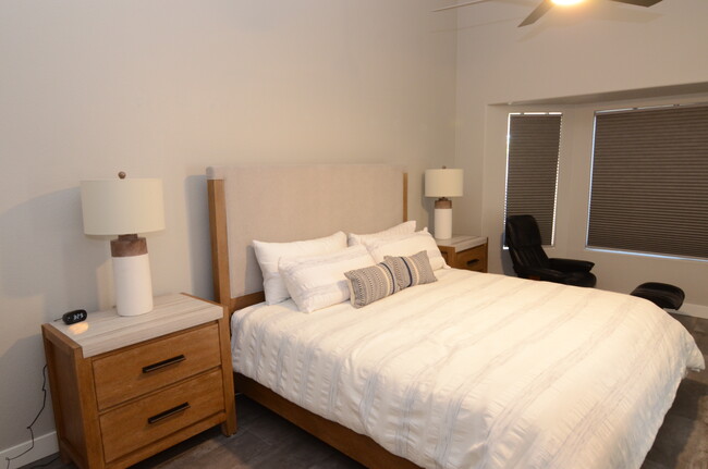 Photo - 1671 E Redfield Rd