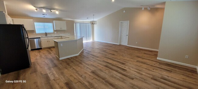 Photo - Beautiful Spacious Home for Rent
