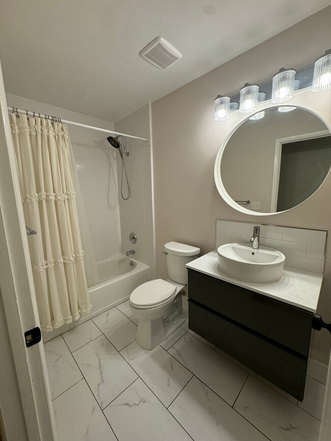 Photo - 992 Halcyon Dr