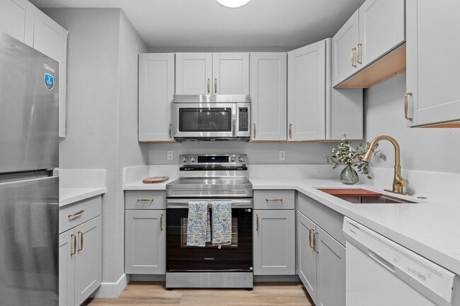 Building Photo - 1350 N Escondido Blvd Unit 37