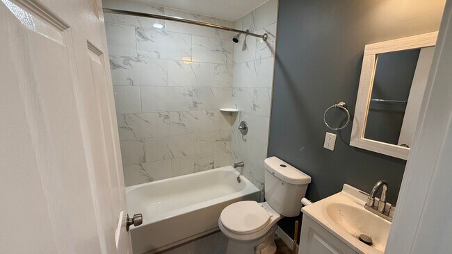 21 E School House Ln Unit 7