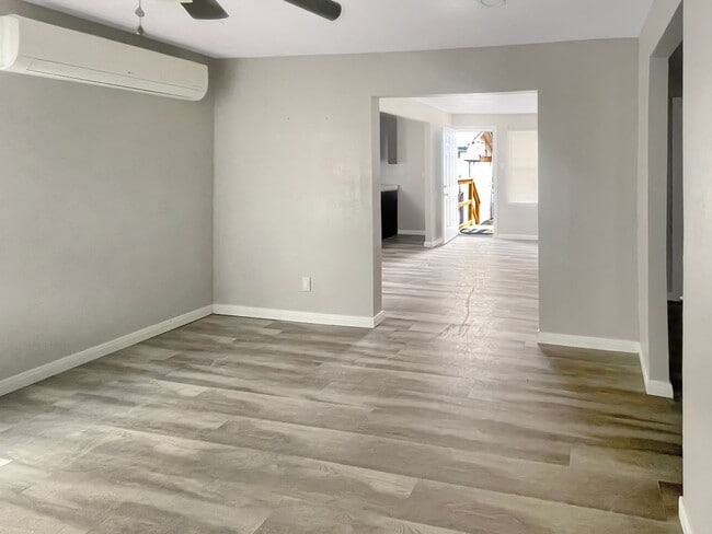 Photo - 319 N Houston St