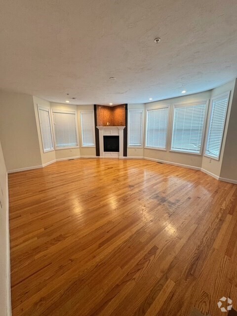 Building Photo - 16 Saco St Unit 2 Rental