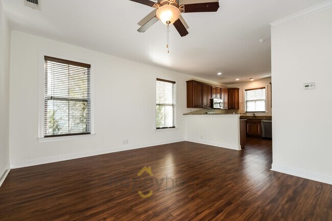 Photo - Modern 2x2.5 Living in the Heart of Park Circle