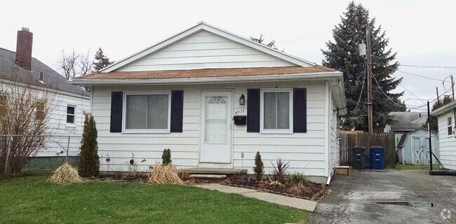 Building Photo - Three bed, one bath Rental