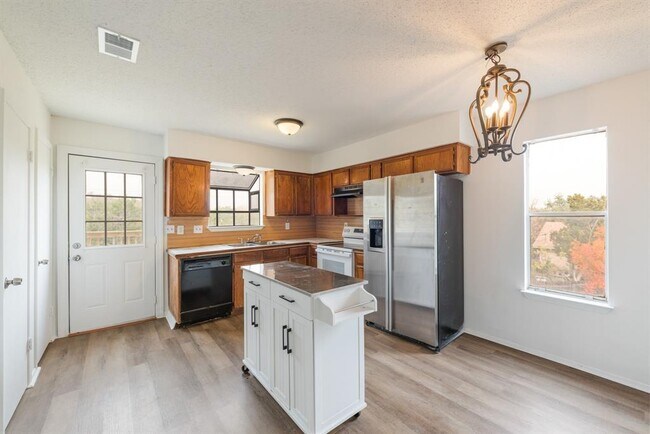 Photo - 6910 Rifle Bend