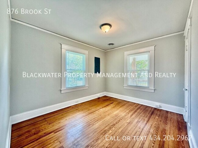 Photo - 876 Brook St