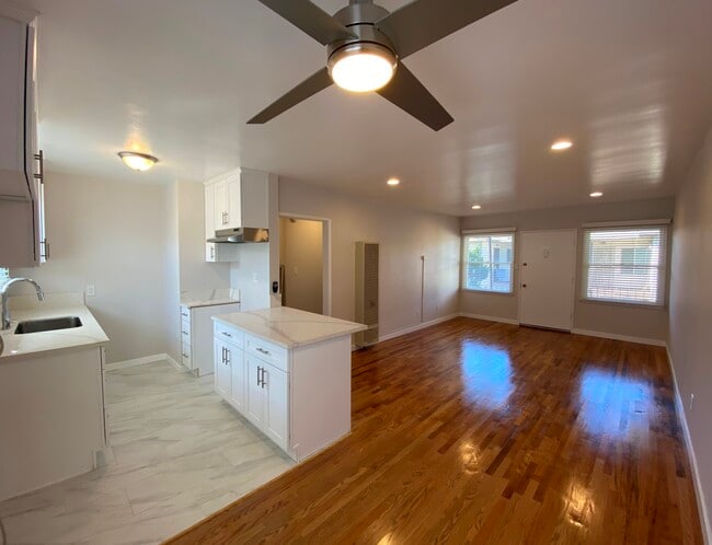 Photo - 12641 Vanowen St Unidad 4