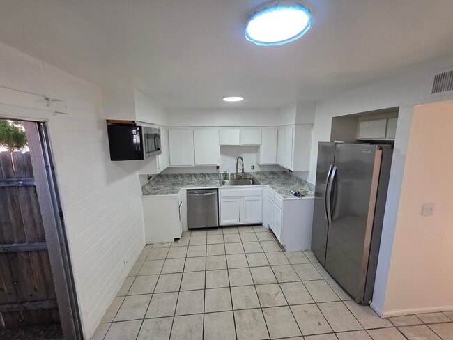 Photo - 6748 N 44th Ave Unidad 1